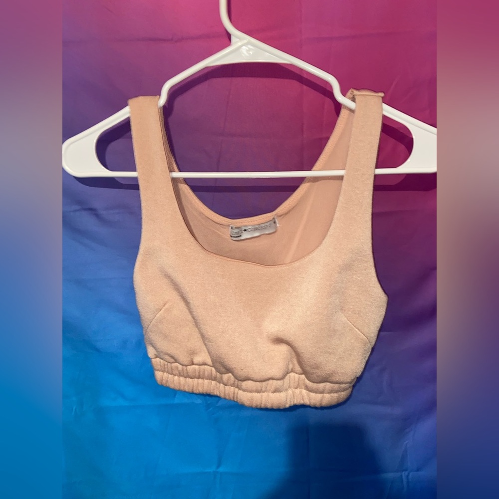 Cropped pink top